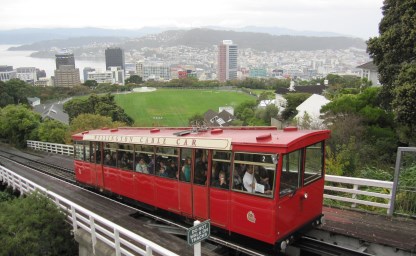 Bahn und Blick auf Wellington, Neuseeland