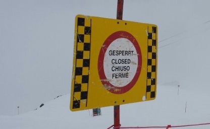 Gesperrt Schild im Skigebiet Kitzsteinhorn